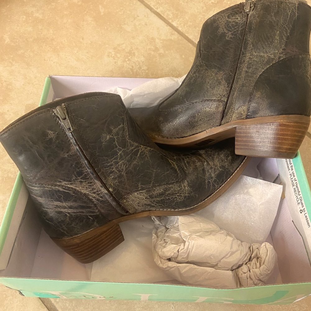 Diba True Boot, size 9